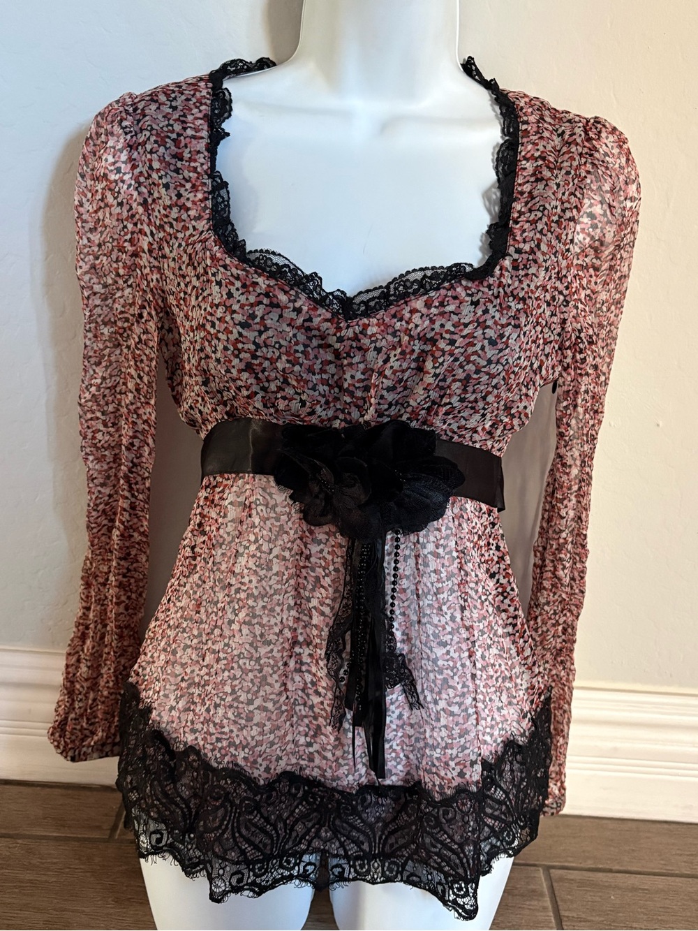 Paris Paris Sheer Floral Lace-Trim Top in Dusty Rose and Black
